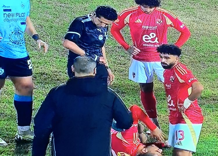 الأهلي بعشرة لاعبين يهزم غزل المحلة ويواصل صدارته للدوري