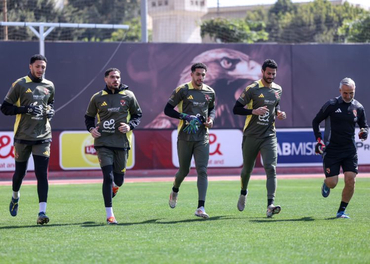 شاهد الأهلي يرفع درجة الاستعداد لموقعة طلائع الجيش في الدوري الممتاز