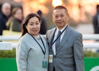 “رومانتيك واريور”.. بطل هونج كونج يتحدى الرمل في كأس السعودية