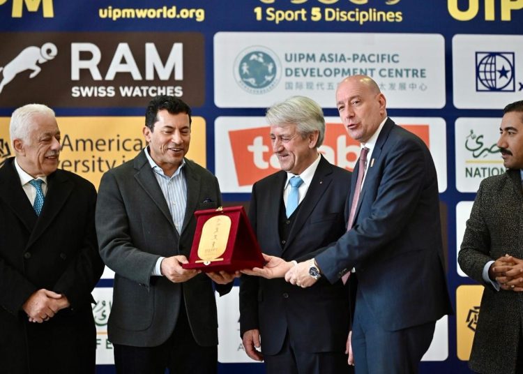 أشرف صبحي: تتويج فريدة خليل بذهبية كأس العالم للخماسي امتداد لما يتم التخطيط له