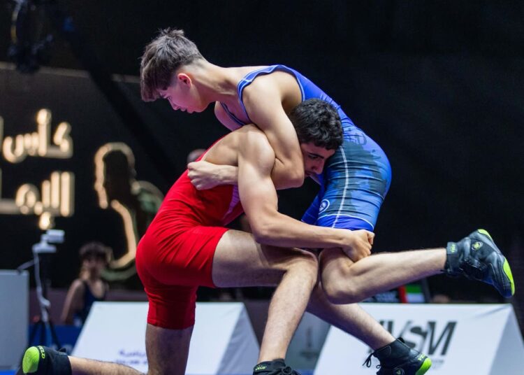 “على رمال العاصمة.. أبوظبي تحتضن بطولة المصارعة الشاطئية بمشاركة واسعة”