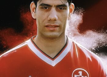 عيد ميلاد سعيد لأسطورة الكرة المصرية سمير كمونة