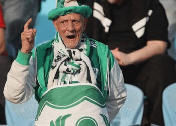 كامل أبو علي يكرم أكبر مشجعي المصري بلفتة إنسانية رائعة