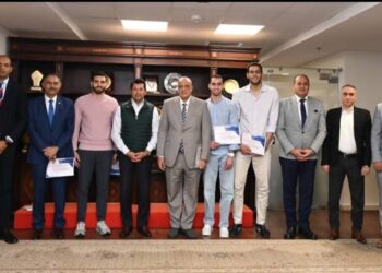 وزير الرياضة يكرم أبطال العالم في سلاح السيف