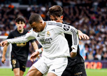 فالنسيا يصعق ريال مدريد في عقر داره بثنائية قاتلة بالدوري الإسباني