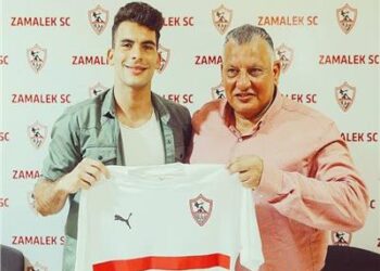 “جماهير الزمالك تهاجم أحمد زيزو في مباراة ستيلينبوش بسبب تجديد عقده!”