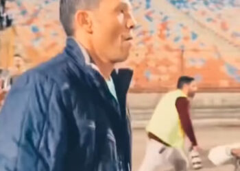 جماهير الزمالك تهتف لـ عبد الحليم علي.. وتفتح النار على زيزو!