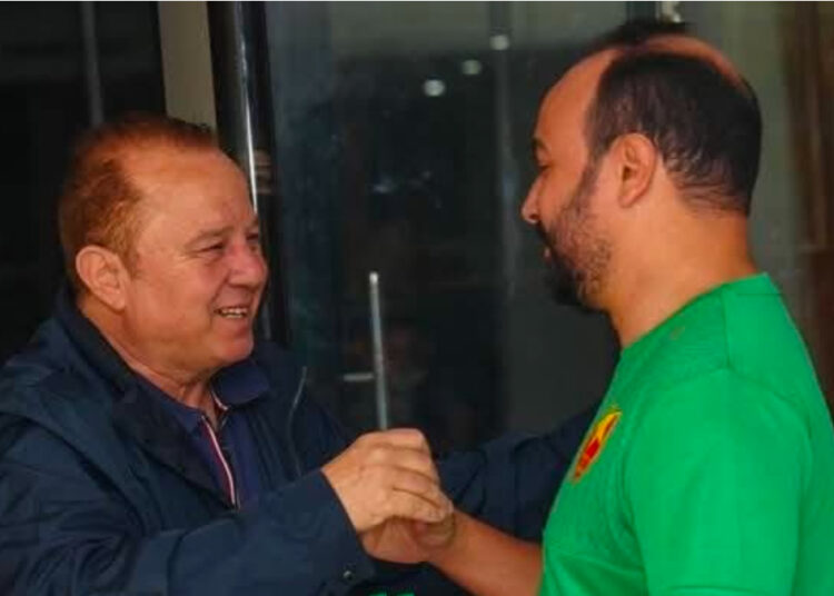 شوقي غريب يبدأ رحلته مع الزعيم السوداني