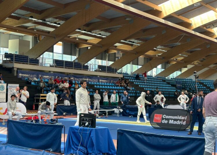 أحمد هشام يلحق بثلاثي المنتخب في الدور الرئيسي لكأس العالم لسلاح السيف بمدريد