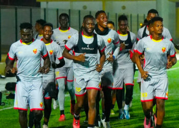 المريخ السوداني بقيادة شوقي غريب.. الزعيم يحط الرحال في موريتانيا استعدادًا لموقعة إنتر نواكشوط