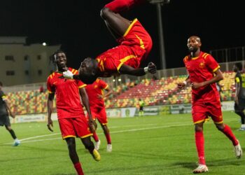 شوقي غريب: المريخ يسير في خطين متوازيين بين الانتصارات وتجهيز الشباب.. وموريتانيا بلدي الثاني