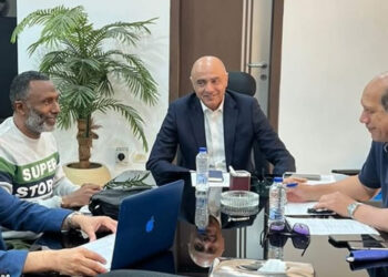 علاء نبيل ينسق مع أحمد الكاس استعدادًا للمرحلة المقبلة