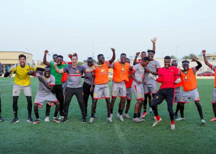 شوقي غريب يختبر لاعبي المريخ في تقسيمة ودية مثيرة