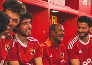 الأهلي يعلن قميصه الأساسي للموسم الجديد