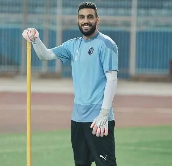 أحمد الشناوي يعلن تجديد عقده مع بيراميدز لمدة 4 مواسم