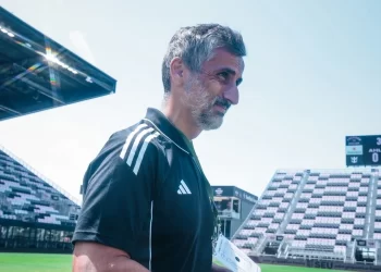 الأهلي وباتشوكا يتفقان على 11 تغييرًا خلال اللقاء الودي