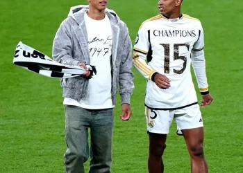 جود بيلينجهام يدعم شقيقه المنتقل لدورتموند