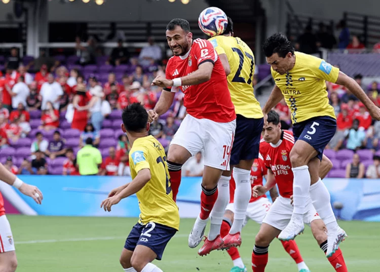 بنفيكا يسحق أوكلاند سيتي ويشعل صراع التأهل في المونديال