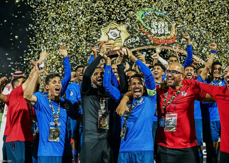 نيوم السعودي يفاوض مدرب باريس سان جيرمان