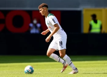 مصطفى أشرف يقترب من الانتقال إلى فيتيس آرنهم الهولندي بعد منافسة الأهلي والزمالك