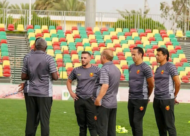 بعثة الجهاز الفني للمريخ بقيادة شوقي غريب تغادر إلى بورتسودان استعدادًا للمرحلة المقبلة