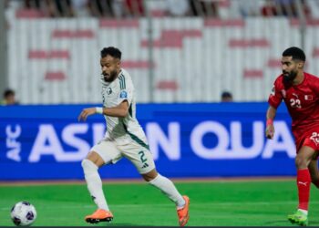 السعودية تهزم البحرين بثنائية وتقترب من حلم المونديال
