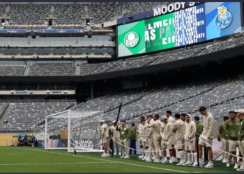 أزمة قبل صافرة البداية.. بالميراس غاضب من أرضية ملعب ميتلايف قبل لقاء بورتو