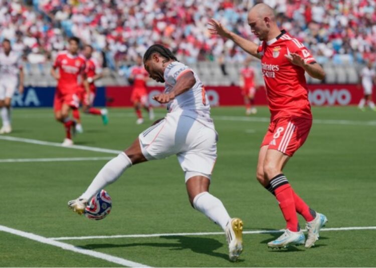 بنفيكا يهزم بايرن ميونخ ويتأهلان سويًا إلى ثمن النهائي