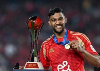 قرارات نارية من الأهلي بخصوص عقود لاعبيه