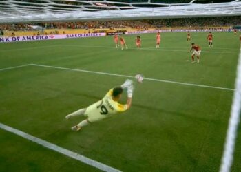 جلسة نارية داخل الأهلي بسبب ركلة جزاء تريزيجيه