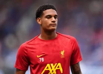 مهاجم ليفربول يقترب من ليفركوزن