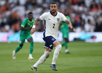 ووكر خارج السيتي وإيفرتون الأقرب لضمه رسميًا