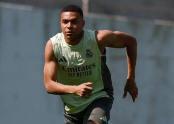 بعد نقله للمستشفي.. موقف مبابي من اللحاق بمباريات كأس العالم للأندية