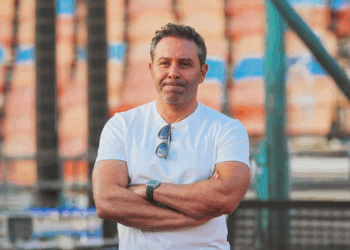 حازم إمام يعبّر عن استغرابه من تحديد 15 ألف مشجع للزمالك في نهائي كأس مصر