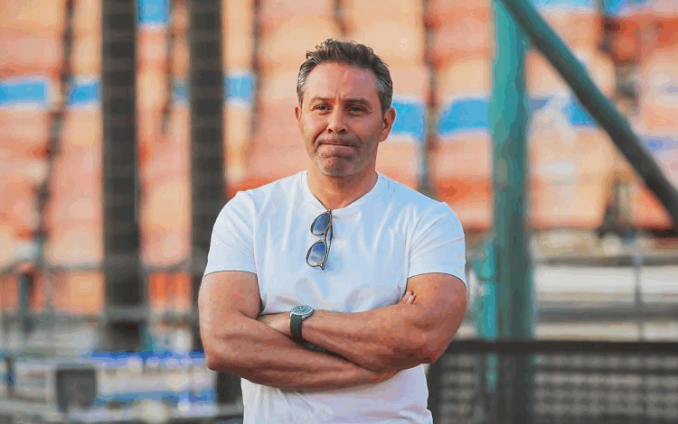 حازم إمام يعبّر عن استغرابه من تحديد 15 ألف مشجع للزمالك في نهائي كأس مصر