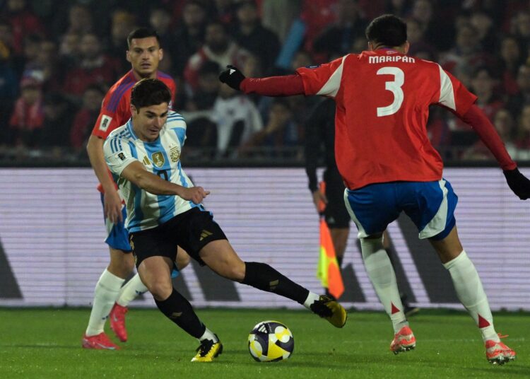 جوليان ألفاريز يقود الأرجنتين للفوز على تشيلي