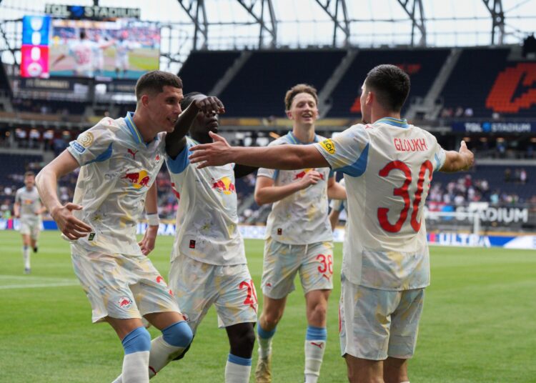 سالزبورج ينتصر على باتشوكا في مباراة ماراثونية