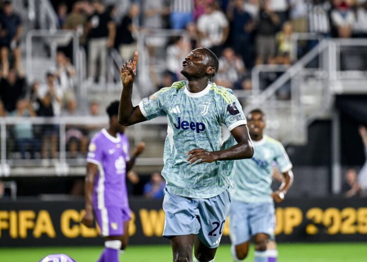 مواني يتألق في رباعية يوفنتوس أمام العين بالشوط الأول