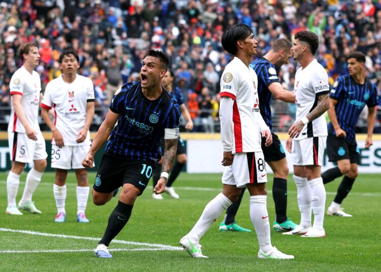 إنتر ميلان يقلب التأخر لانتصار قاتل أمام أوراوا ويتصدر مجموعته