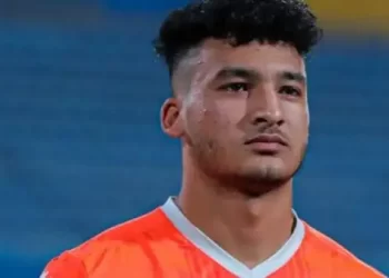 تفاصيل انتقال لاعب فاركو للزمالك.. والأبيض يتسلم الاستغناء