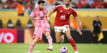 وسام أبو علي يطوي صفحة الأهلي بكلمات وداع مؤثرة