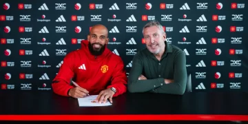 مانشستر يونايتد يضم مبيومو في صفقة هجومية نارية