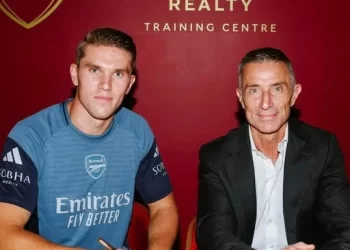 رسميا- أرسنال يعلن التعاقد مع السويدي فيكتور جيوكيريس