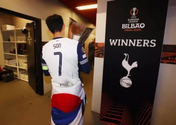 قائد توتنهام يقترب من الرحيل إلى لوس أنجلوس