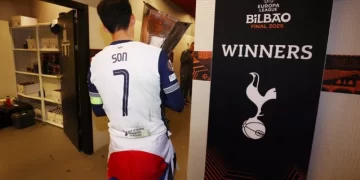 قائد توتنهام يقترب من الرحيل إلى لوس أنجلوس