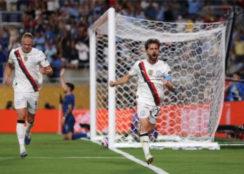 رضا عبد العال يهاجم حكم لقاء الهلال والسيتي