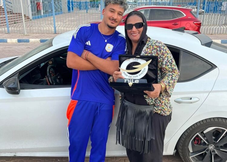 والد أحمد شريف: وقّعنا للزمالك على بياض