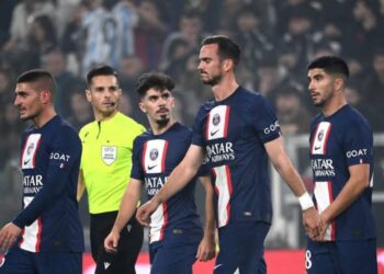 نجم باريس سان جيرمان يشعل سباق الأندية الكبرى بين النصر ومانشستر يونايتد