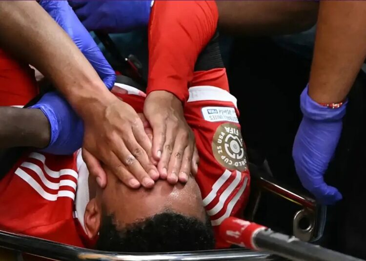 قد يغيب نصف عام.. التشخيص المبدئي لإصابة جمال موسيالا