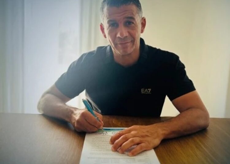 الإسماعيلي يعلن موعد وصول مدربه الجديد